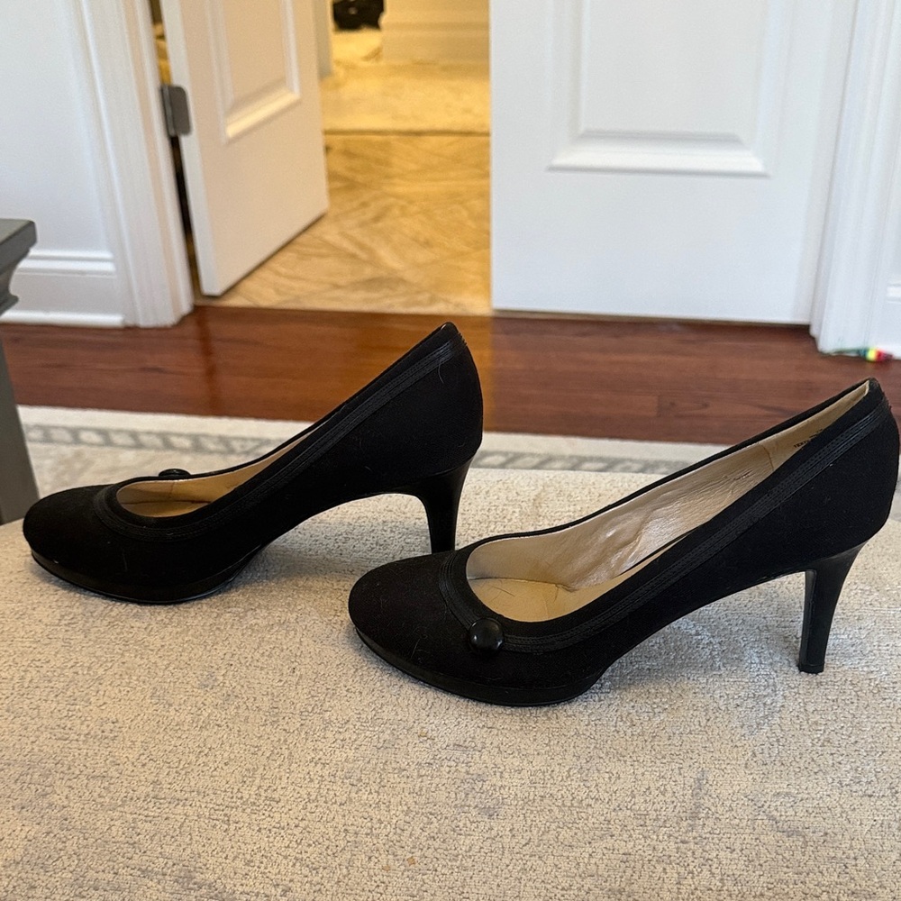 Nine West Black Mid-Heel Pumps with Button Accent